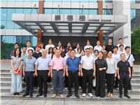 愛(ài)心匯聚，情暖學(xué)子