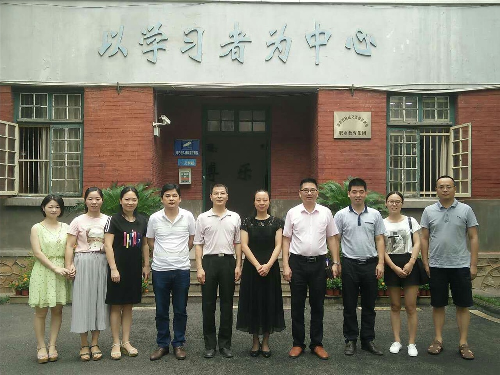 公司與湖南鐵道職業(yè)技術學院簽訂校企合作協(xié)議